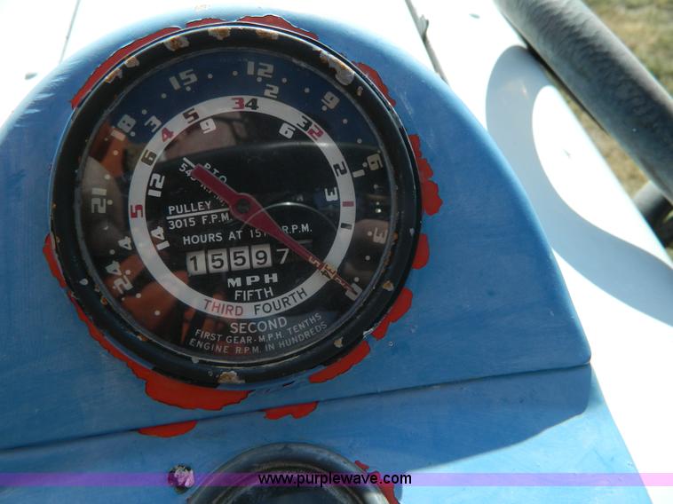 image for item B3959 Ford 800 tractor