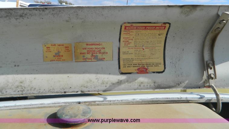 image for item B3959 Ford 800 tractor