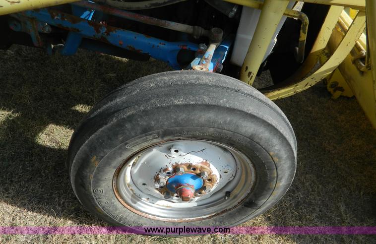 image for item B3959 Ford 800 tractor