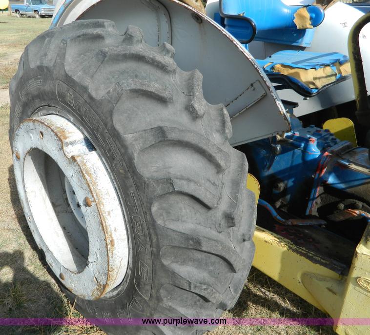 image for item B3959 Ford 800 tractor