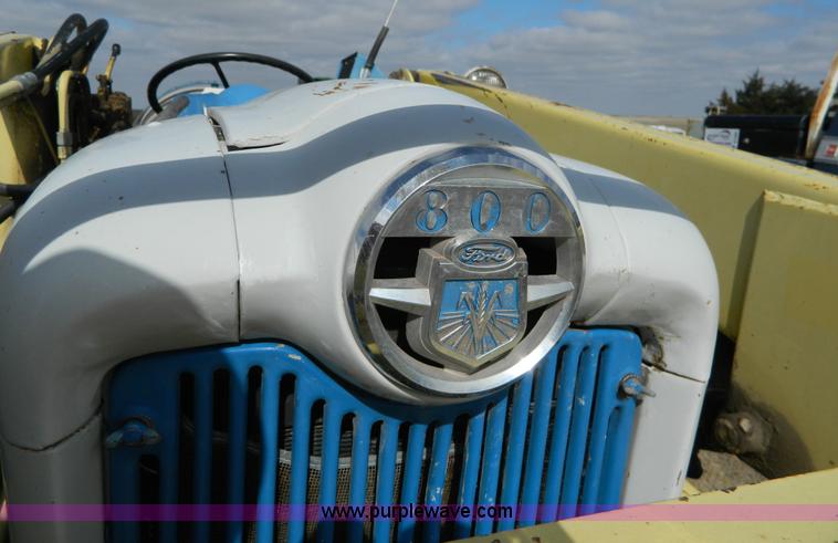 image for item B3959 Ford 800 tractor