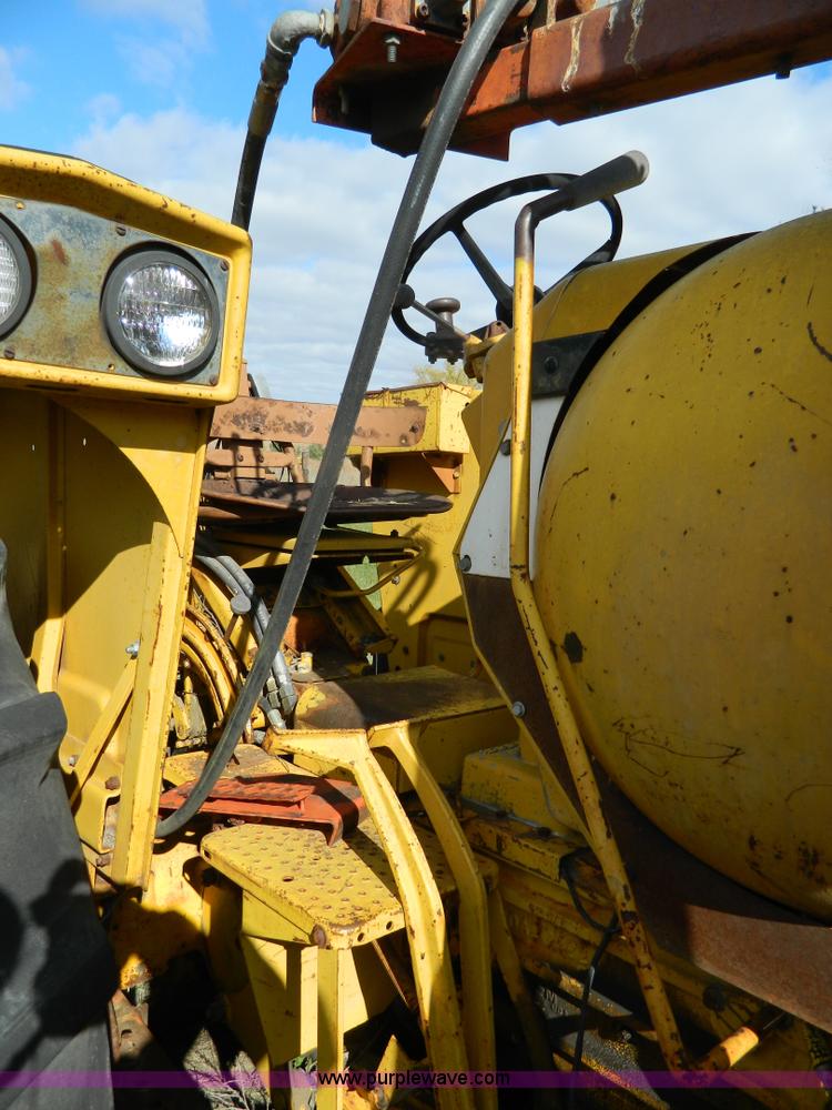 image for item B3968 1967 Minneapolis Moline M670 tractor