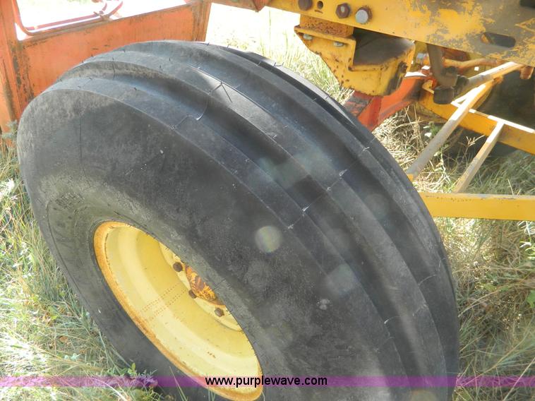 image for item B3968 1967 Minneapolis Moline M670 tractor