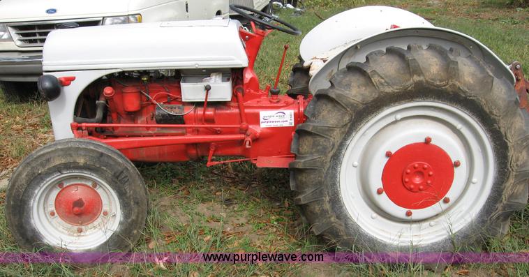 image for item B6407 1946 Ford 2N tractor