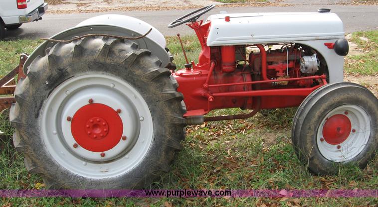image for item B6407 1946 Ford 2N tractor