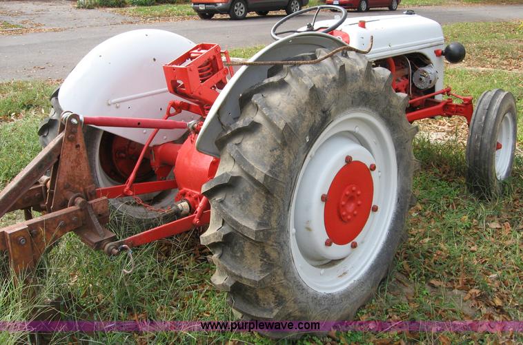 image for item B6407 1946 Ford 2N tractor