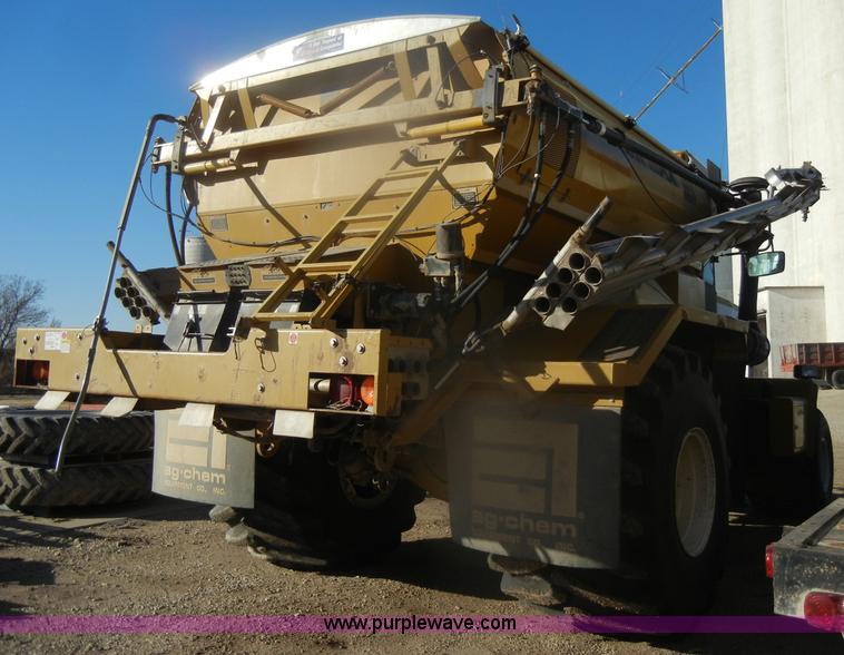 image for item D4669 1999 Ag-Chem TerraGator 8104 floater