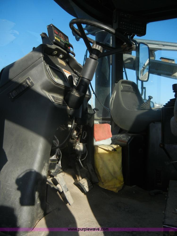 image for item D4669 1999 Ag-Chem TerraGator 8104 floater