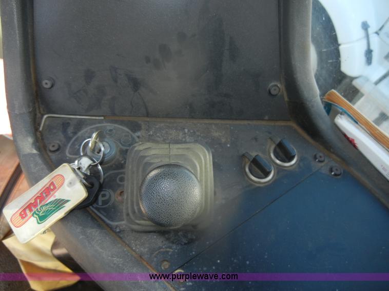 image for item D4669 1999 Ag-Chem TerraGator 8104 floater