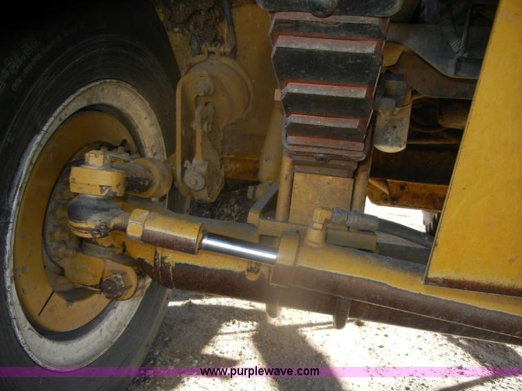 image for item D4669 1999 Ag-Chem TerraGator 8104 floater