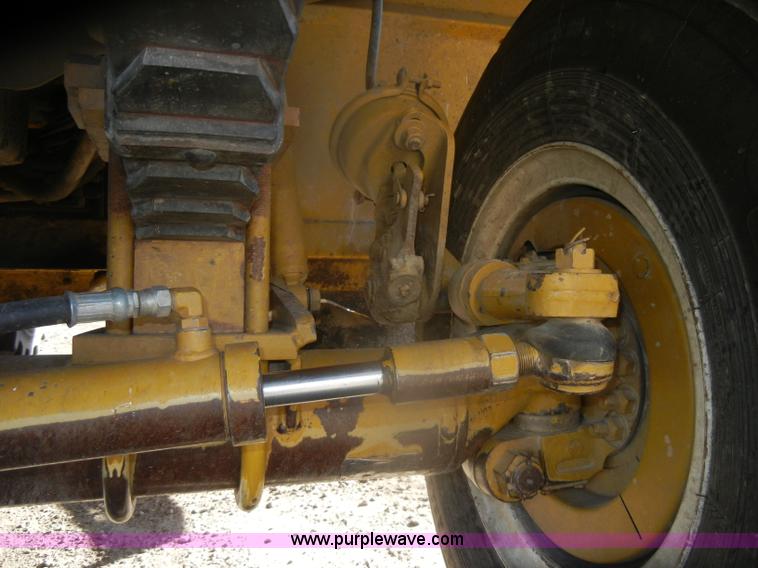 image for item D4669 1999 Ag-Chem TerraGator 8104 floater