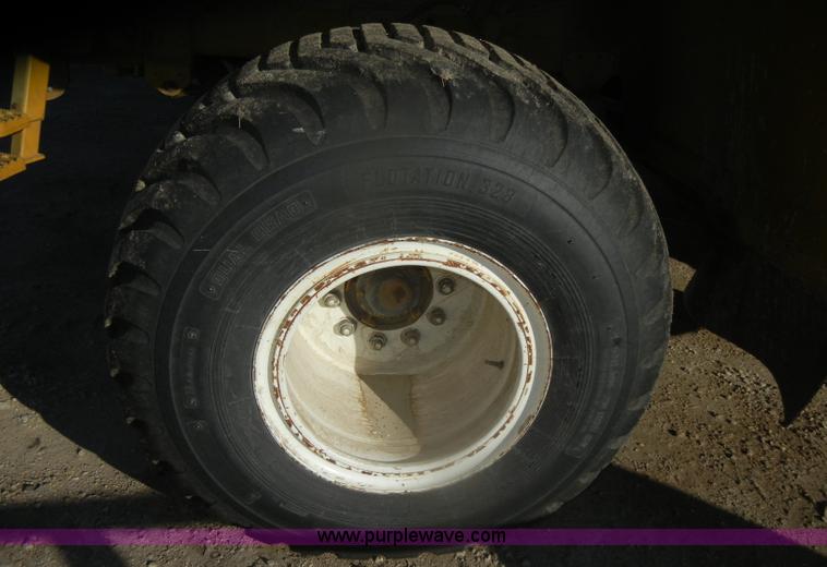 image for item D4669 1999 Ag-Chem TerraGator 8104 floater