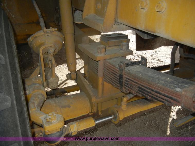 image for item D4669 1999 Ag-Chem TerraGator 8104 floater