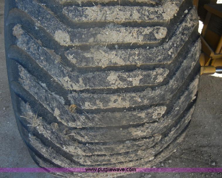 image for item D4669 1999 Ag-Chem TerraGator 8104 floater