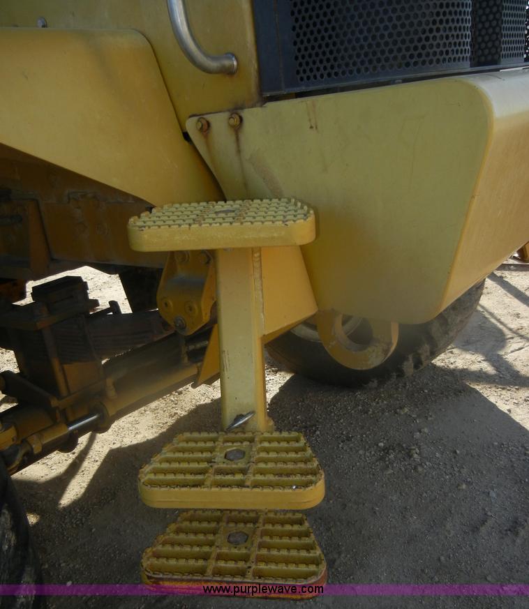 image for item D4669 1999 Ag-Chem TerraGator 8104 floater