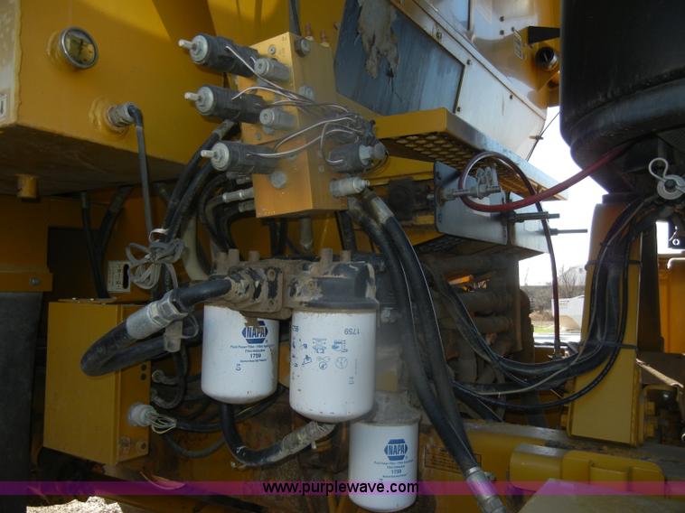 image for item D4669 1999 Ag-Chem TerraGator 8104 floater