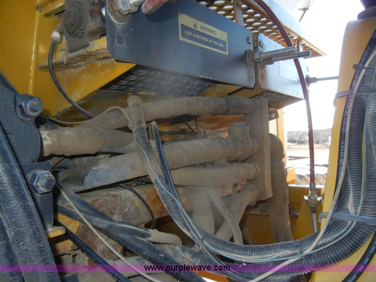 image for item D4669 1999 Ag-Chem TerraGator 8104 floater