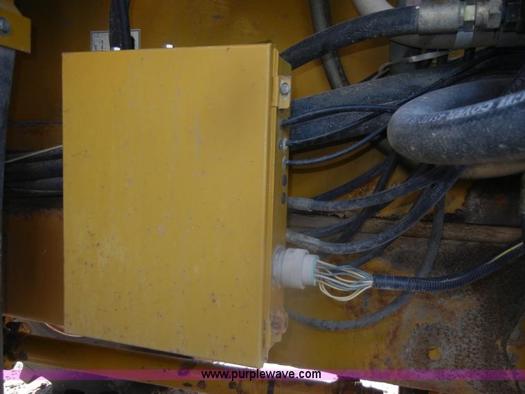 image for item D4669 1999 Ag-Chem TerraGator 8104 floater