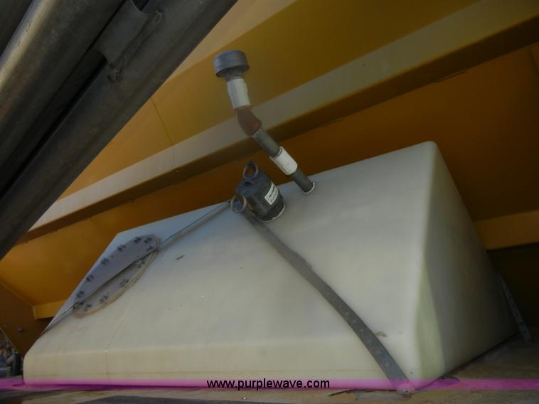 image for item D4669 1999 Ag-Chem TerraGator 8104 floater