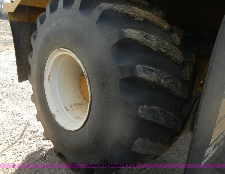 image for item D4669 1999 Ag-Chem TerraGator 8104 floater