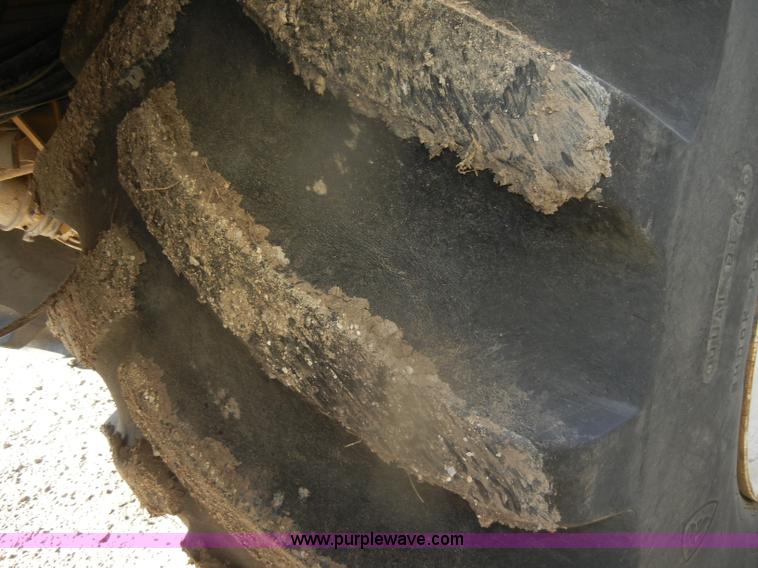 image for item D4669 1999 Ag-Chem TerraGator 8104 floater