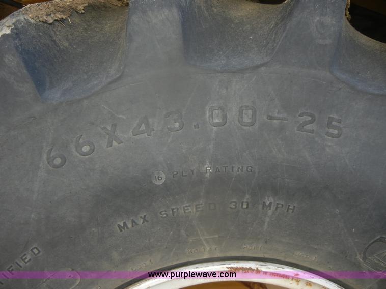 image for item D4669 1999 Ag-Chem TerraGator 8104 floater