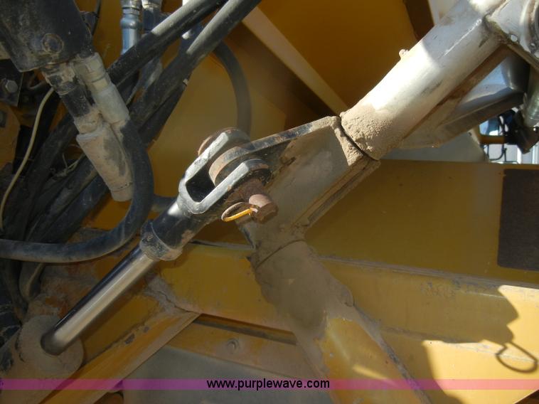 image for item D4669 1999 Ag-Chem TerraGator 8104 floater