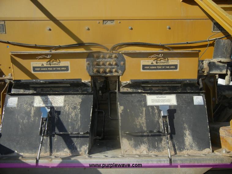 image for item D4669 1999 Ag-Chem TerraGator 8104 floater