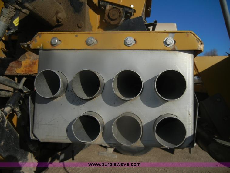 image for item D4669 1999 Ag-Chem TerraGator 8104 floater