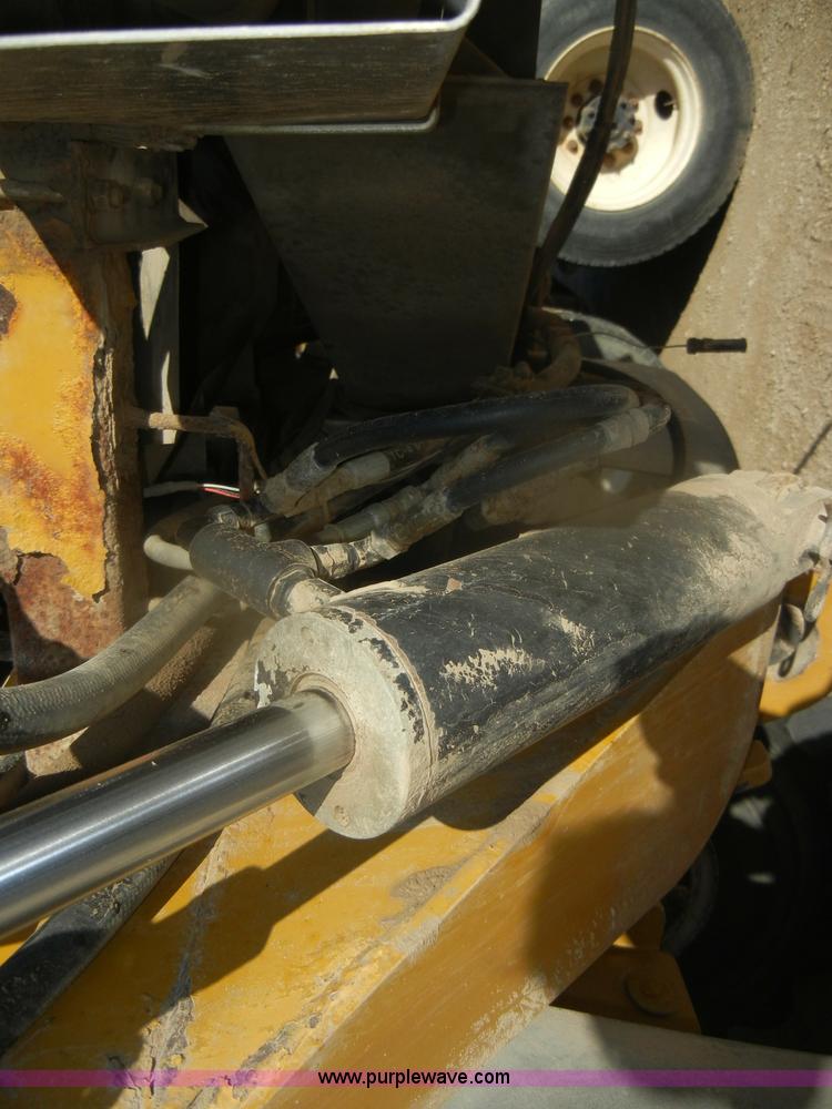 image for item D4669 1999 Ag-Chem TerraGator 8104 floater