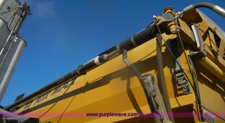 image for item D4669 1999 Ag-Chem TerraGator 8104 floater