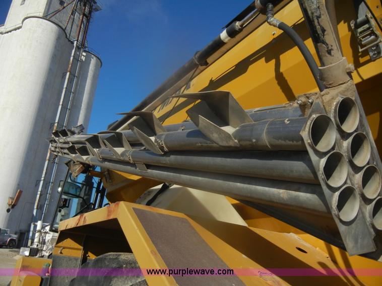 image for item D4669 1999 Ag-Chem TerraGator 8104 floater