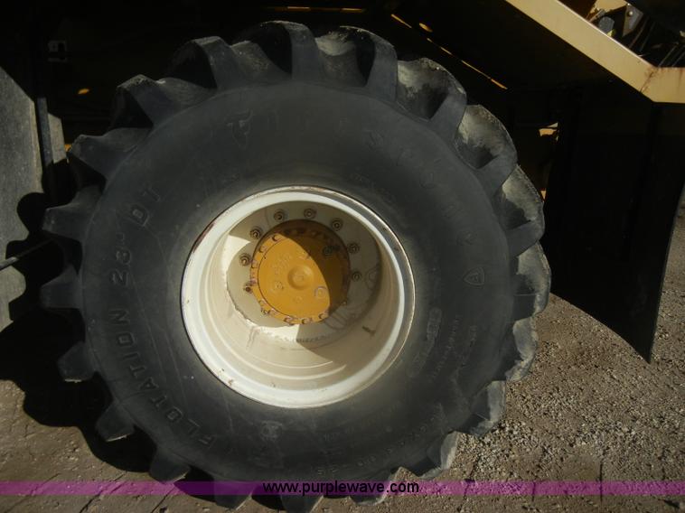 image for item D4669 1999 Ag-Chem TerraGator 8104 floater