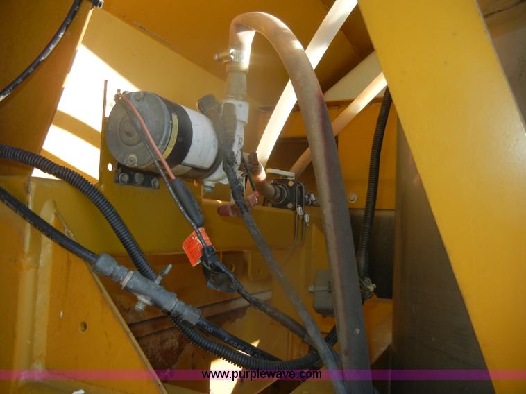 image for item D4669 1999 Ag-Chem TerraGator 8104 floater