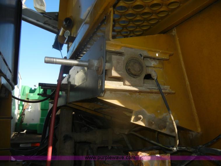 image for item D4669 1999 Ag-Chem TerraGator 8104 floater