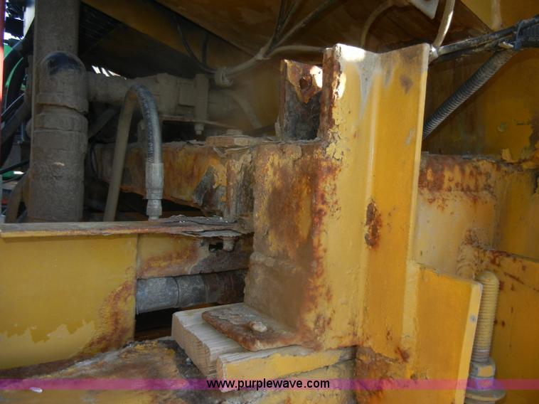 image for item D4669 1999 Ag-Chem TerraGator 8104 floater