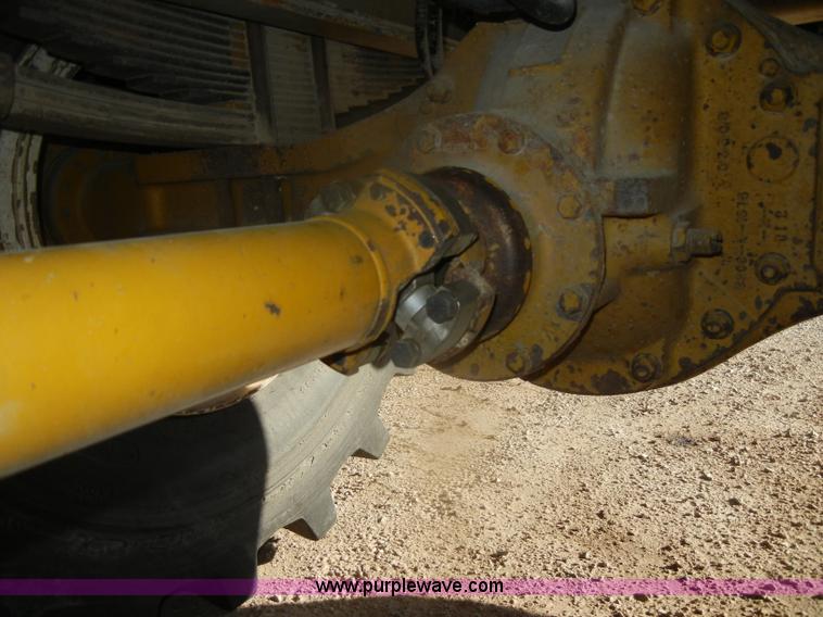 image for item D4669 1999 Ag-Chem TerraGator 8104 floater