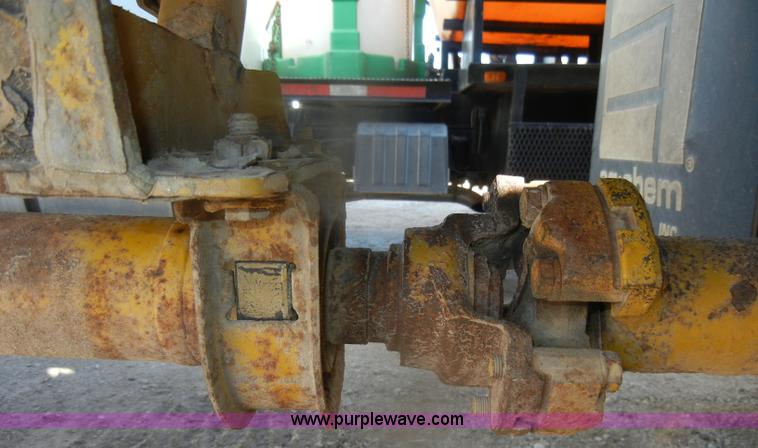 image for item D4669 1999 Ag-Chem TerraGator 8104 floater