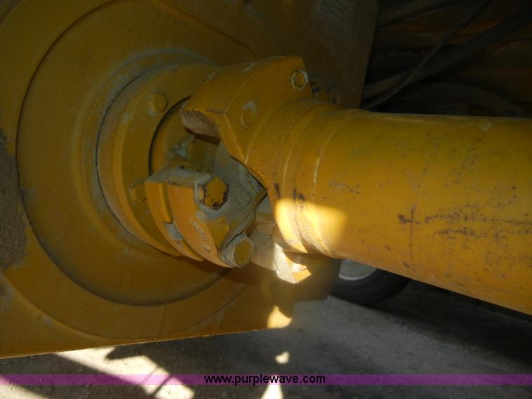 image for item D4669 1999 Ag-Chem TerraGator 8104 floater