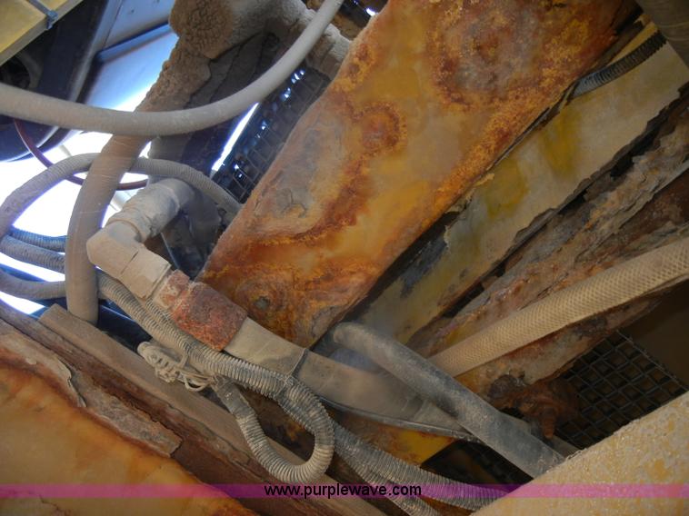 image for item D4669 1999 Ag-Chem TerraGator 8104 floater