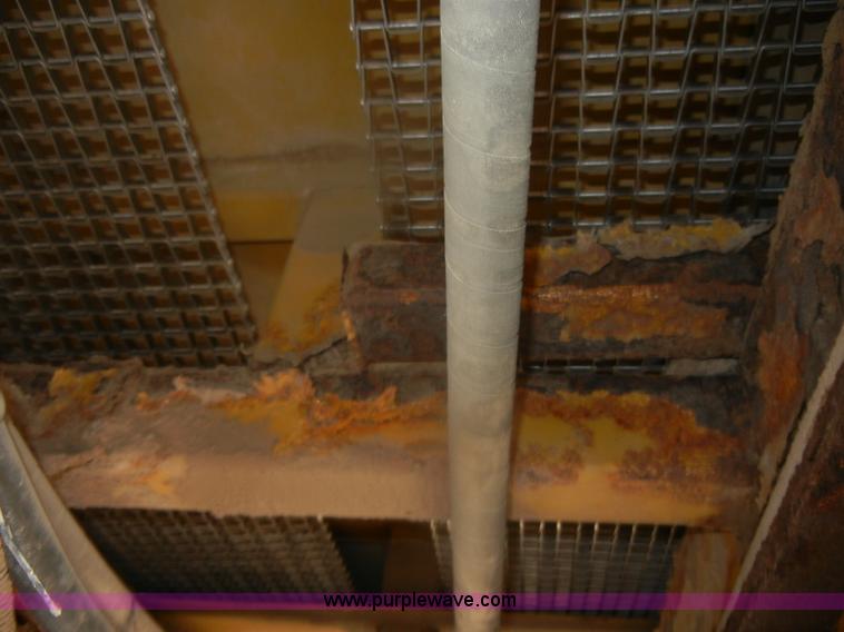 image for item D4669 1999 Ag-Chem TerraGator 8104 floater