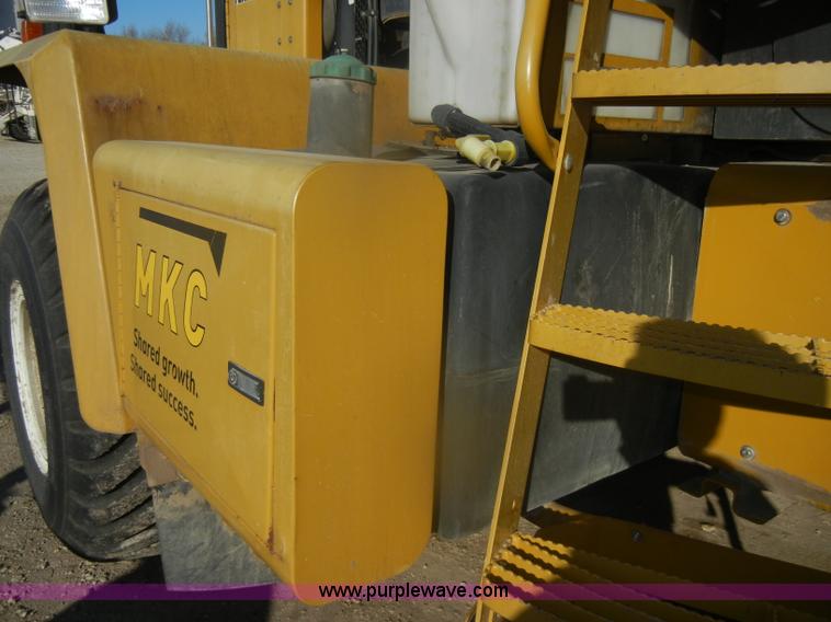 image for item D4669 1999 Ag-Chem TerraGator 8104 floater