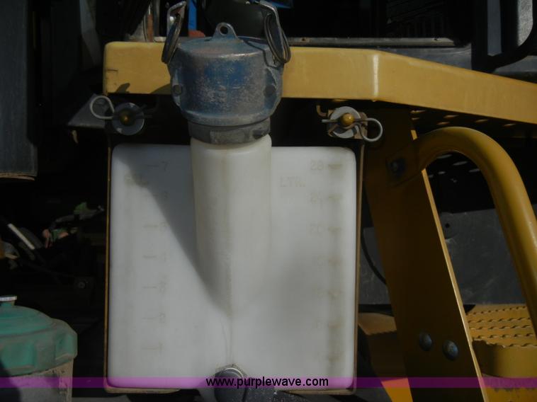 image for item D4669 1999 Ag-Chem TerraGator 8104 floater