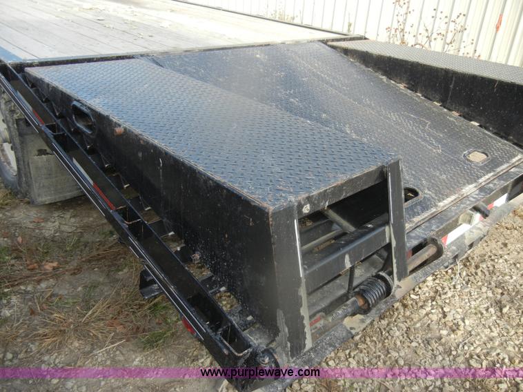 image for item D4740 2006 Liberty Travalong tandem axle gooseneck trailer
