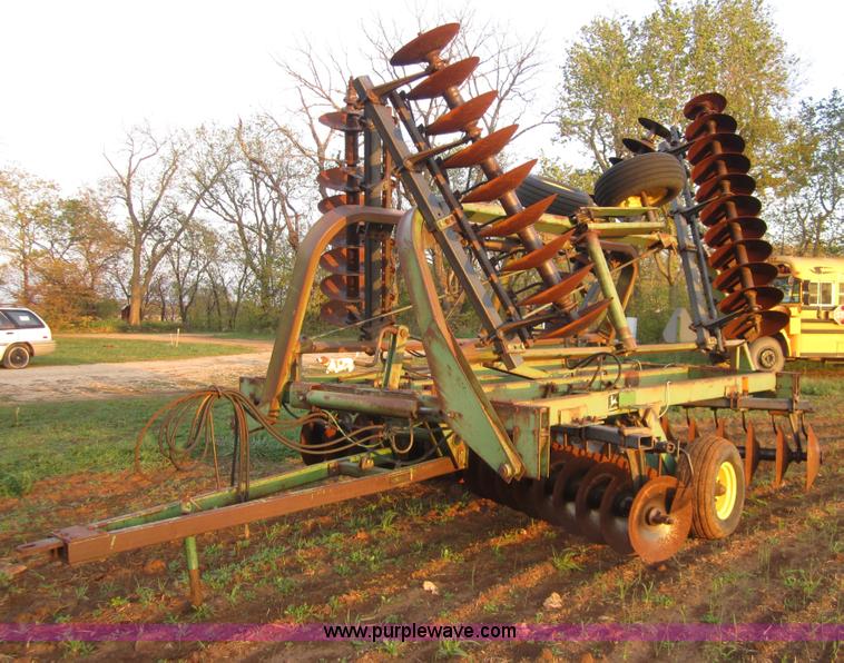 image for item D5700 John Deere 235 28' disk