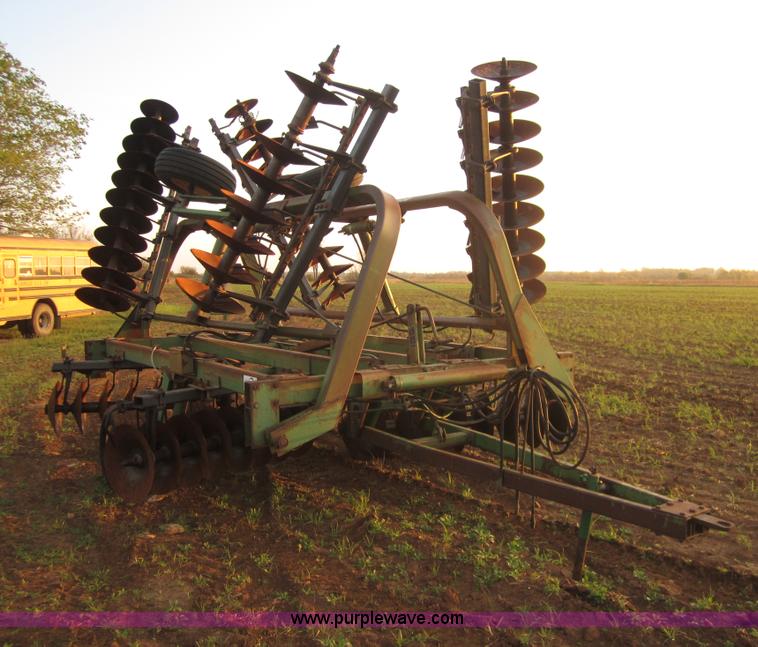 image for item D5700 John Deere 235 28' disk