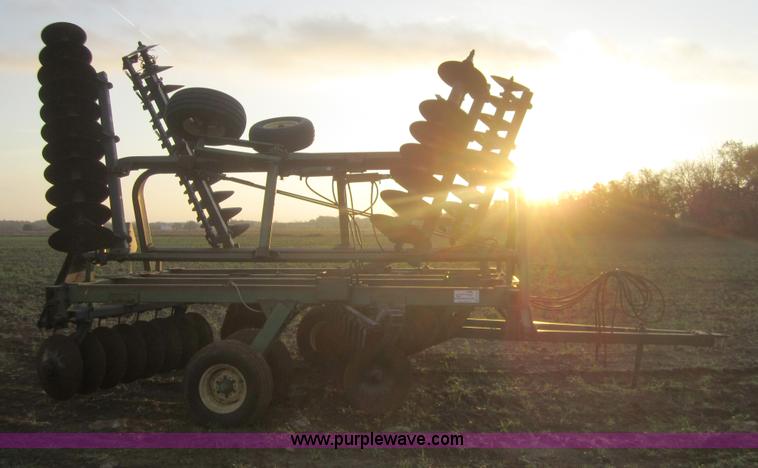 image for item D5700 John Deere 235 28' disk