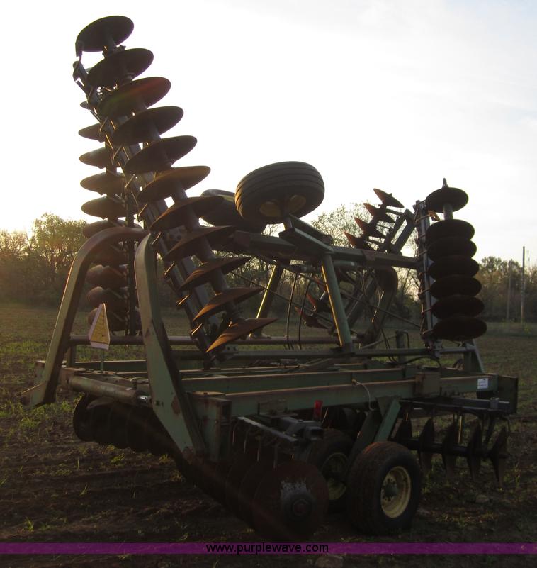 image for item D5700 John Deere 235 28' disk