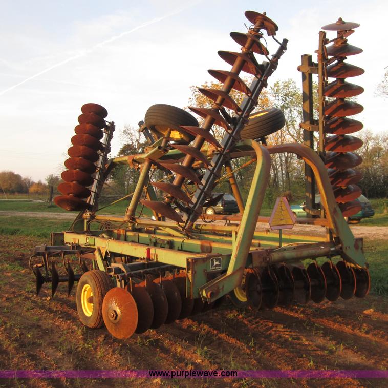 image for item D5700 John Deere 235 28' disk