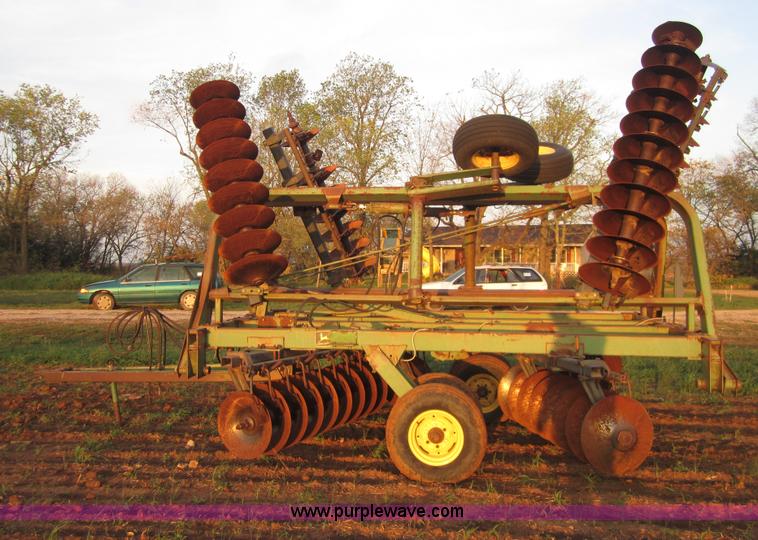 image for item D5700 John Deere 235 28' disk